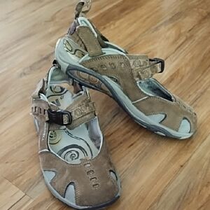 Merrell Tan and Gray Women's Sandals